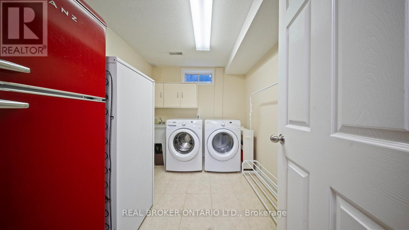 74 Gordon Street, Cambridge, ON - Indoor Photo Showing Laundry Room