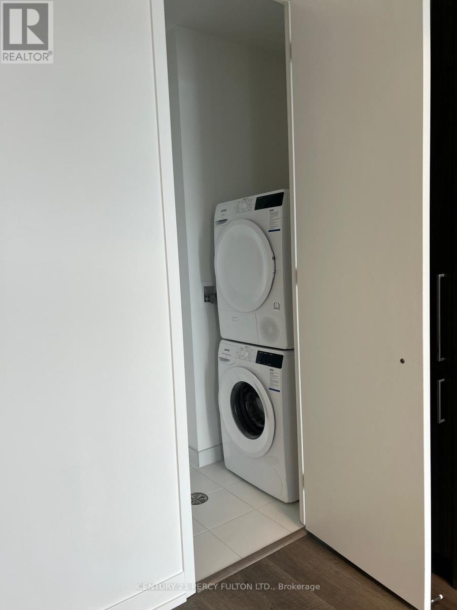 5310 - 195 Commerce Street, Vaughan, ON - Indoor Photo Showing Laundry Room