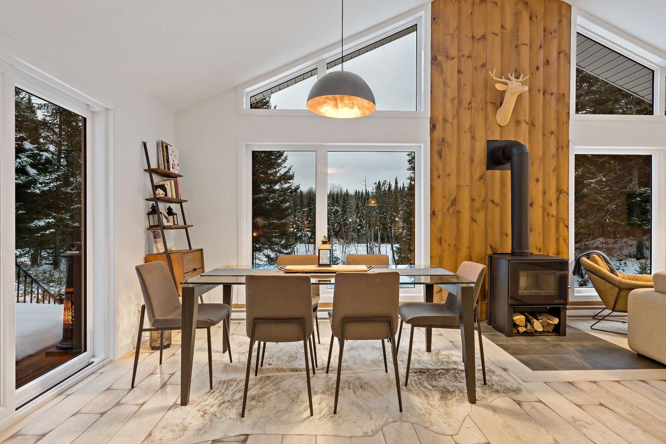 Salle à manger - 232 Ch. Des Monarques, Amherst, QC - Indoor Photo Showing Dining Room