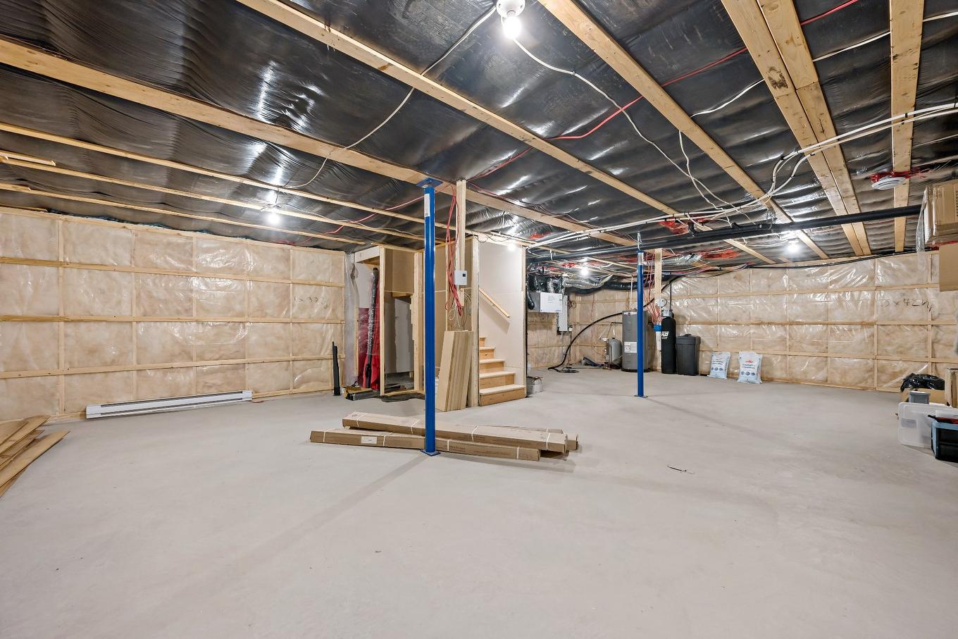 Sous-sol - 232 Ch. Des Monarques, Amherst, QC - Indoor Photo Showing Basement