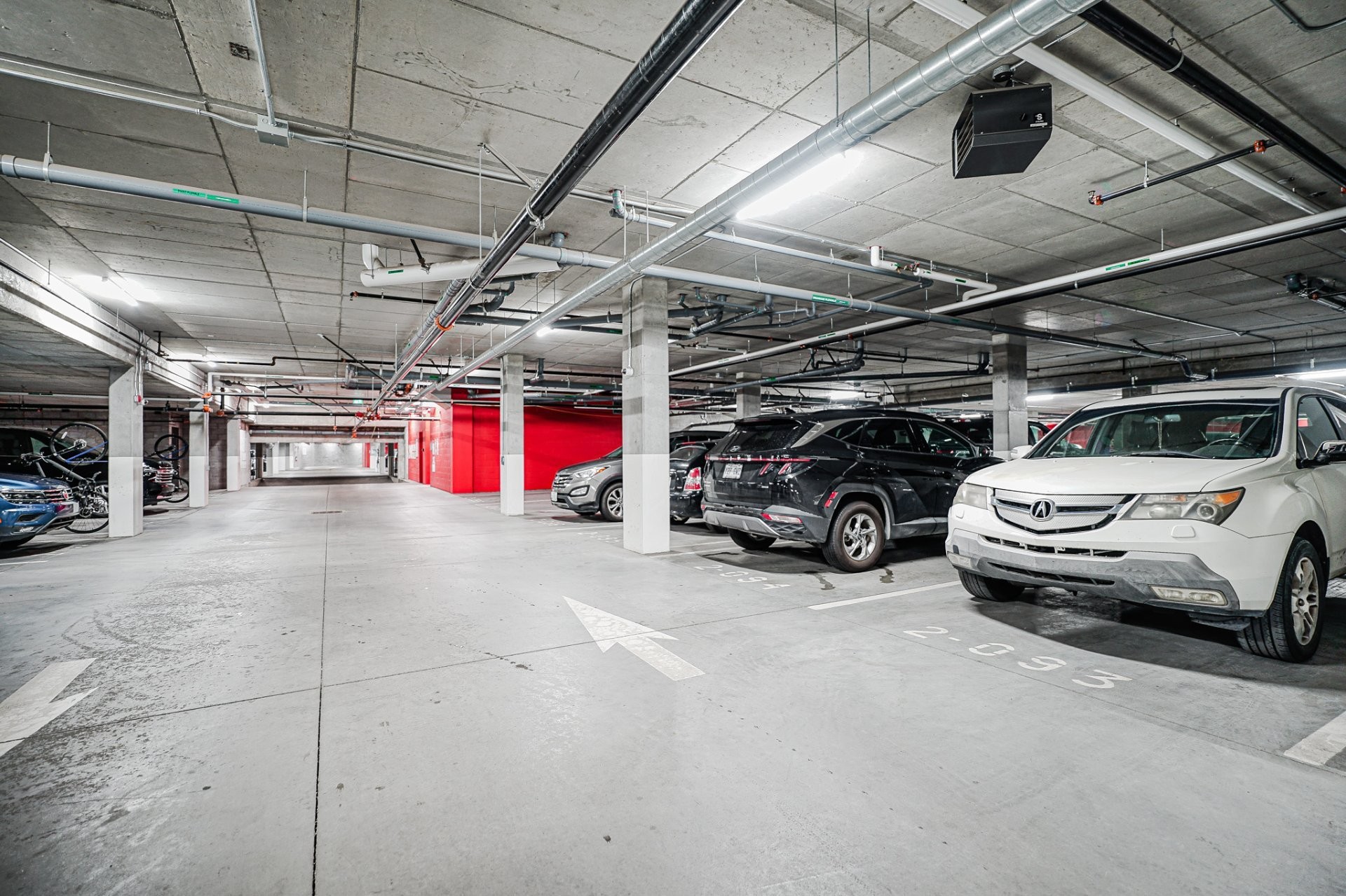 Garage - 224-200 Boul. Marcel-Laurin, Montréal (Saint-Laurent), QC - Indoor Photo Showing Garage