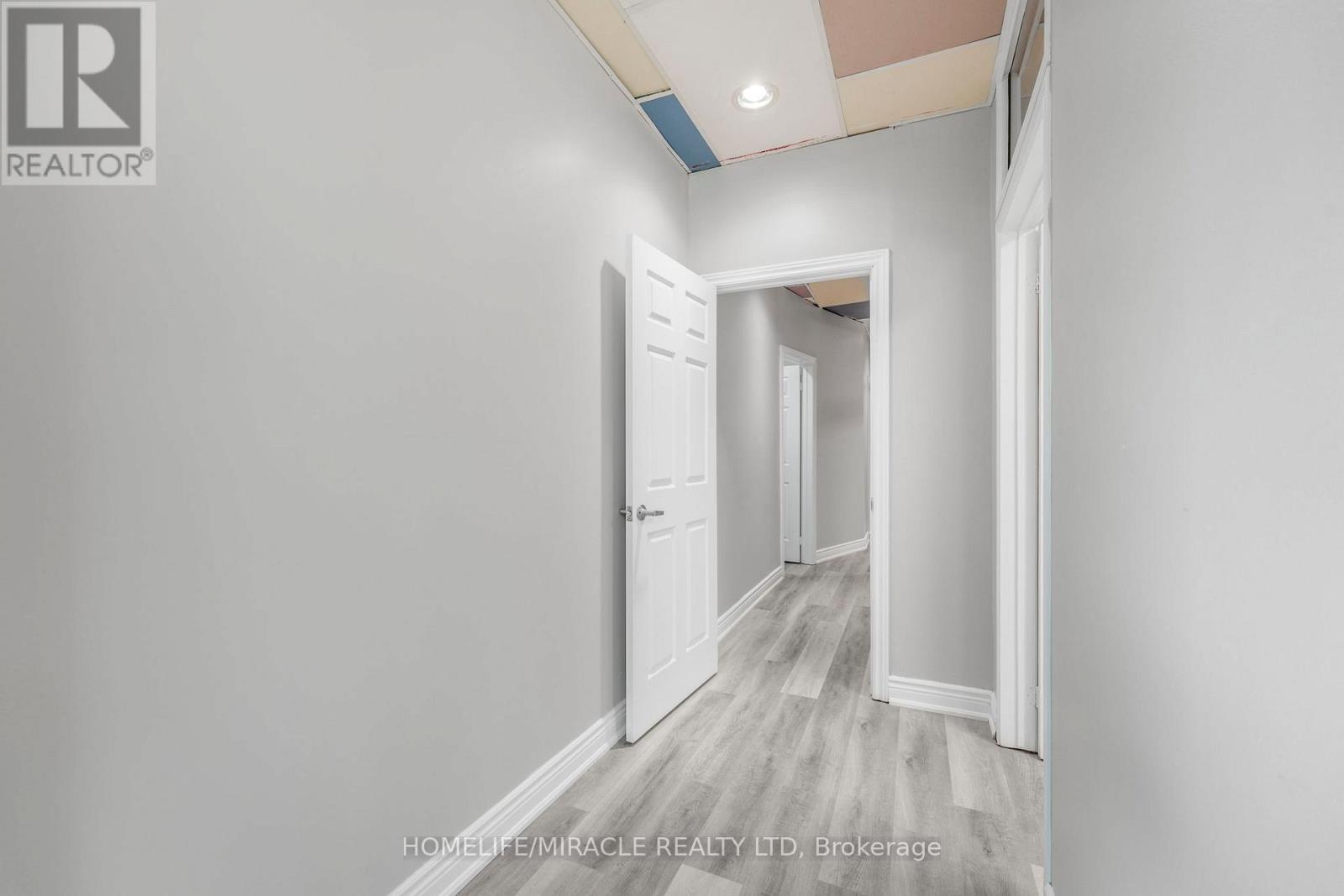 Hallway - 112 - 2 Automatic Drive, Brampton, ON
