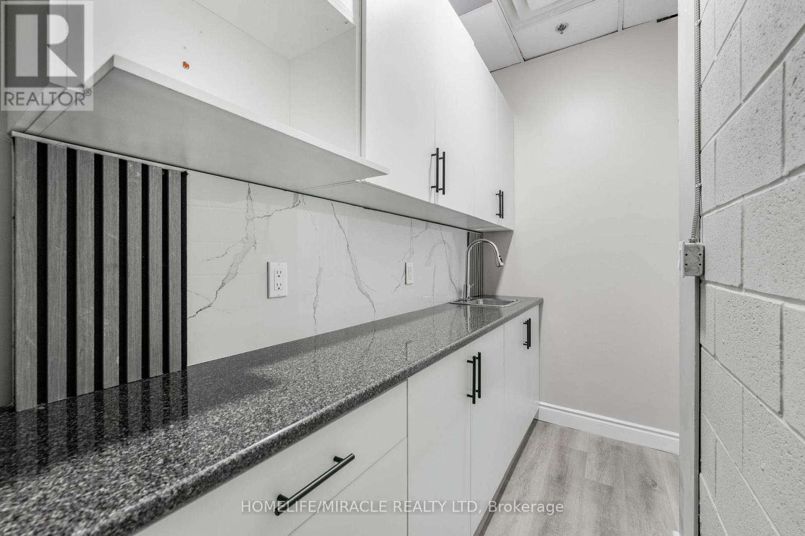 Kitchen - 112 - 2 Automatic Drive, Brampton, ON