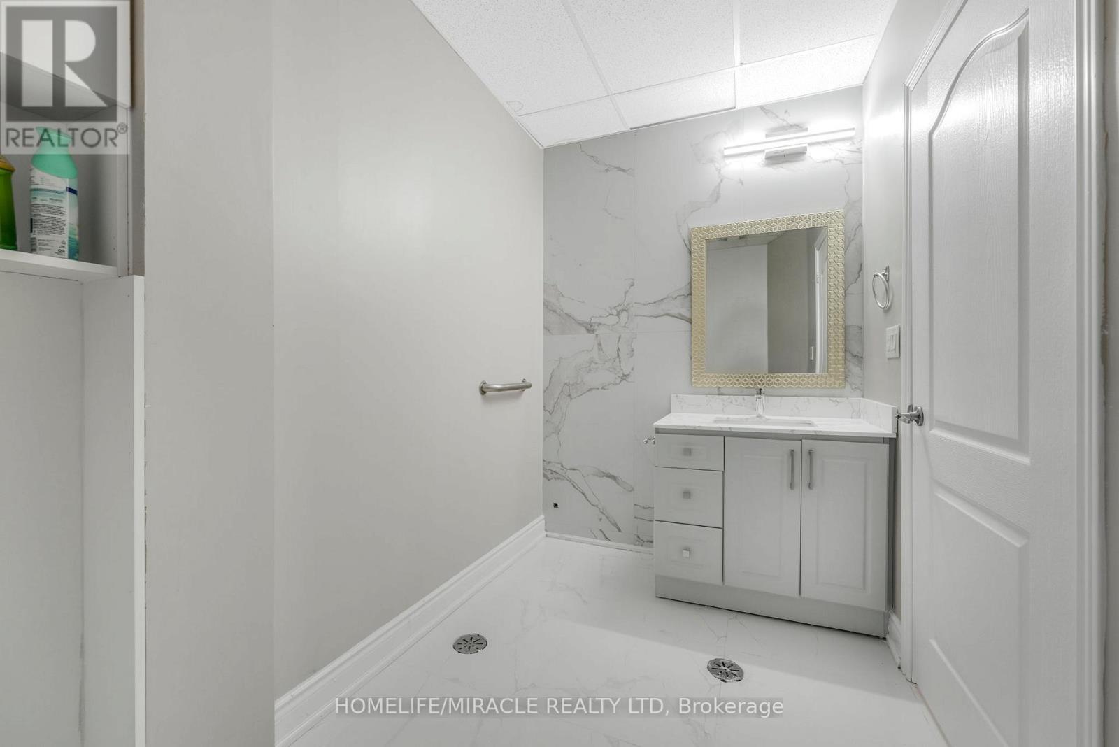 Bathroom - 112 - 2 Automatic Drive, Brampton, ON