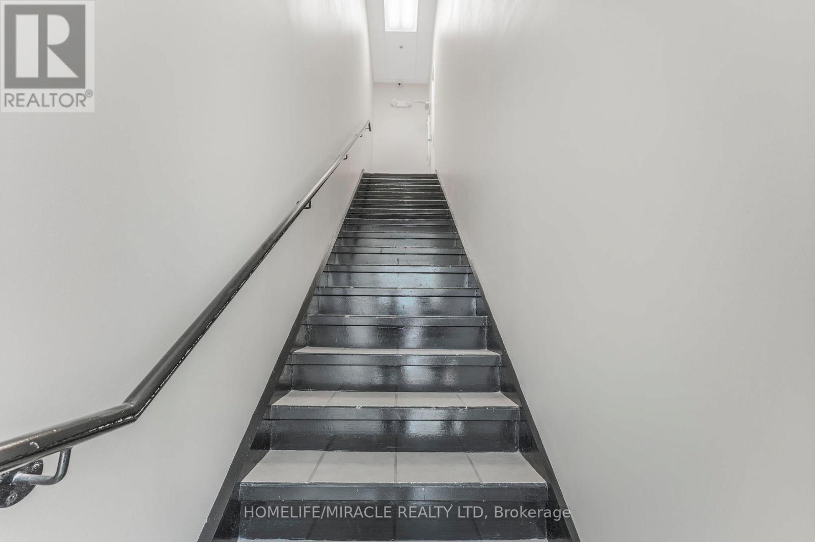 Stairs - 112 - 2 Automatic Drive, Brampton, ON