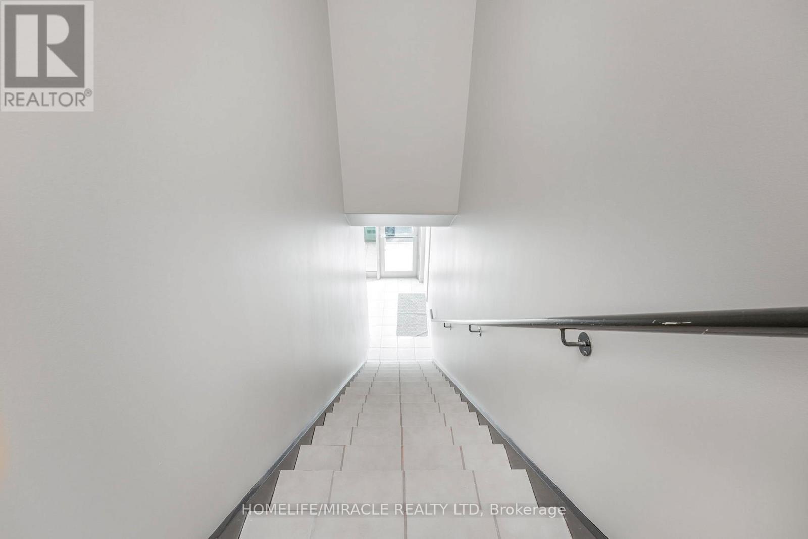 Stairs - 112 - 2 Automatic Drive, Brampton, ON