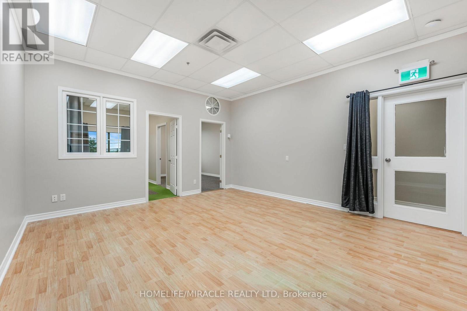 Living area upstairs - 112 - 2 Automatic Drive, Brampton, ON