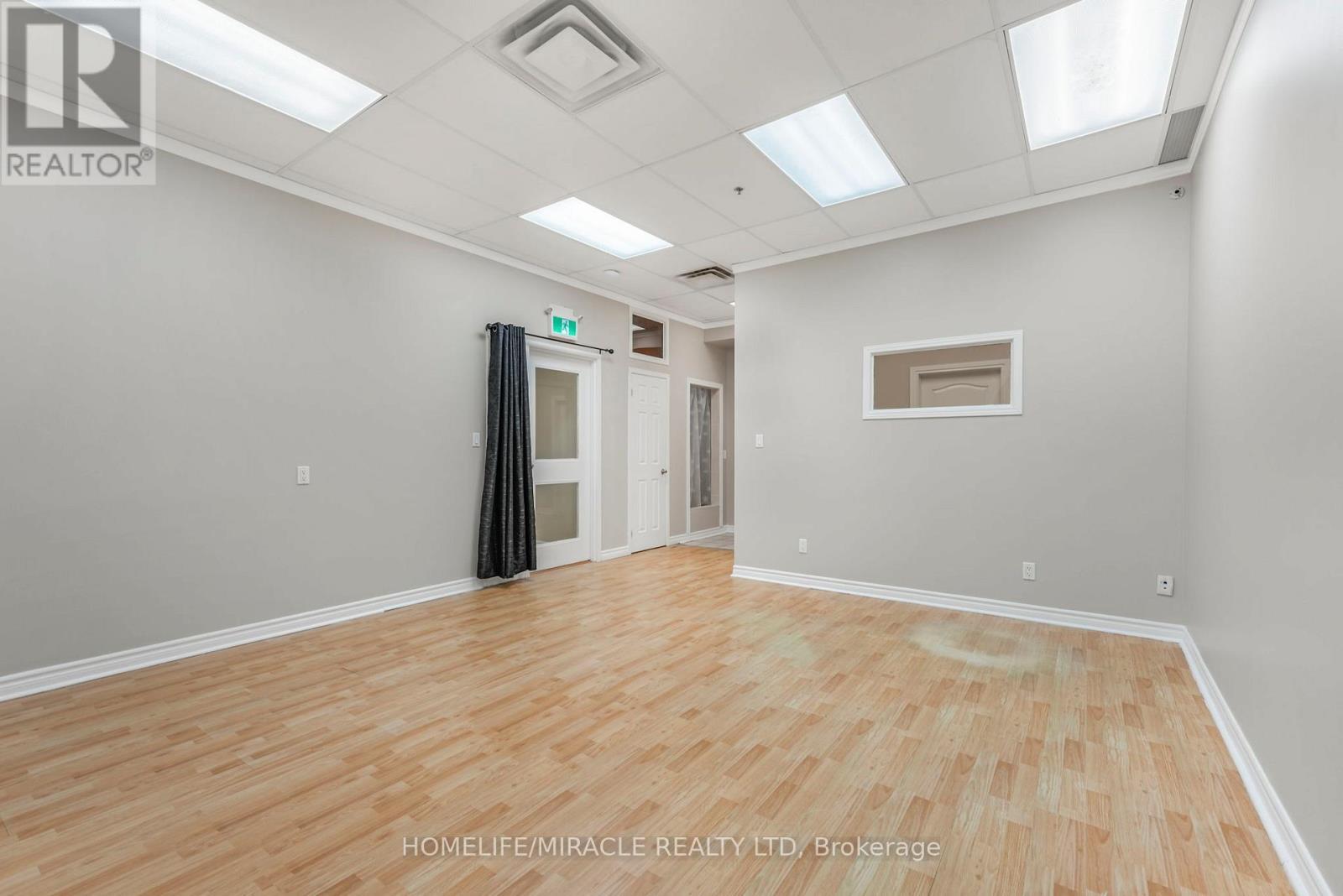 Living area upstairs - 112 - 2 Automatic Drive, Brampton, ON