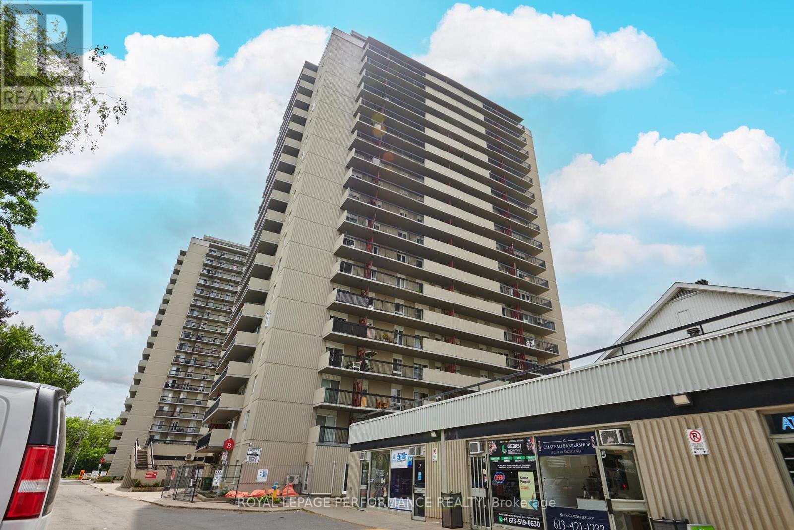 Welcome to 158B McArthur in Chateau Vanier - 202 - 158 B Mcarthur Avenue, Ottawa, ON - Outdoor With Balcony With Facade