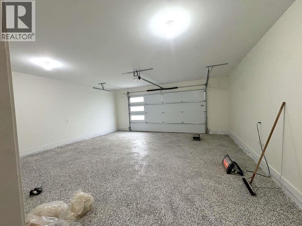 2140 Montenegro Drive, Kelowna, BC - Indoor Photo Showing Garage