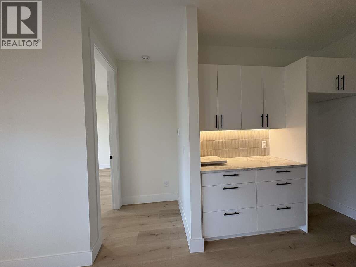 2140 Montenegro Drive, Kelowna, BC - Indoor Photo Showing Other Room