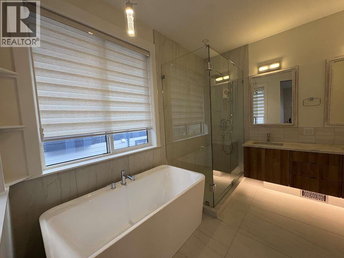2140 Montenegro Drive, Kelowna, BC - Indoor Photo Showing Bathroom