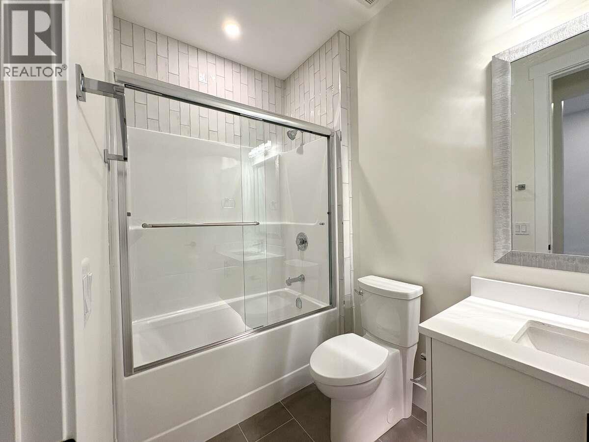 2140 Montenegro Drive, Kelowna, BC - Indoor Photo Showing Bathroom