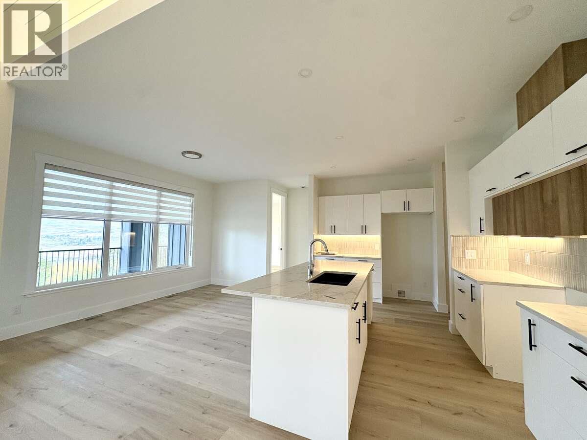 2140 Montenegro Drive, Kelowna, BC - Indoor Photo Showing Kitchen