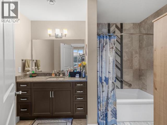 405-38 Waterfront Place, Whitehorse, YT - Indoor Photo Showing Bathroom