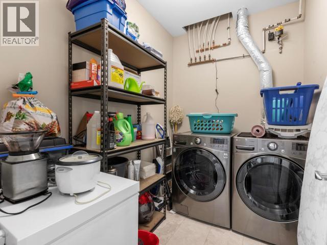 405-38 Waterfront Place, Whitehorse, YT - Indoor Photo Showing Laundry Room
