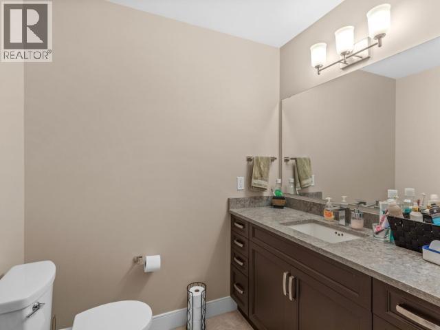 405-38 Waterfront Place, Whitehorse, YT - Indoor Photo Showing Bathroom