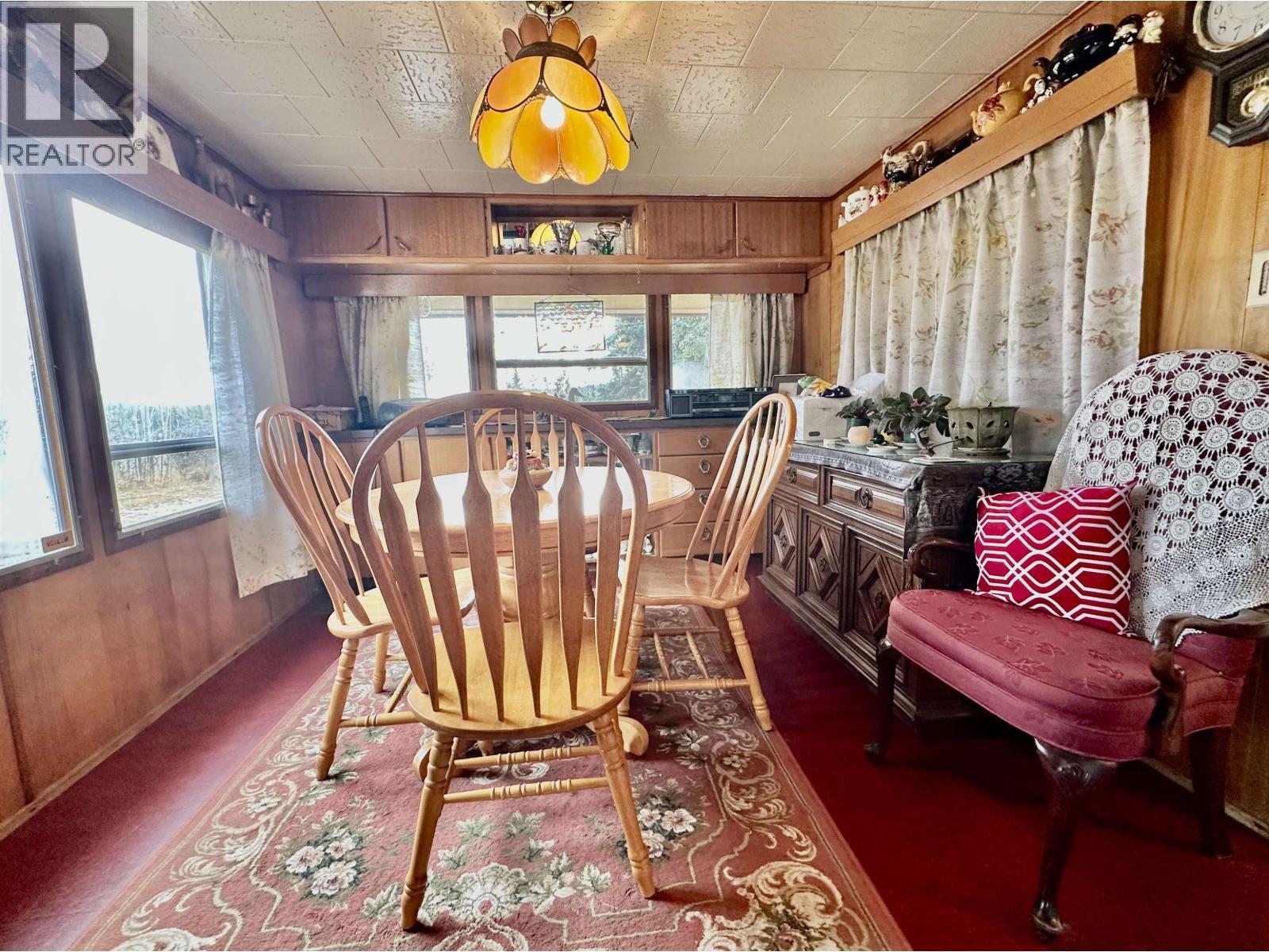 6808 Stokes Road, 100 Mile House, BC - Indoor Photo Showing Dining Room