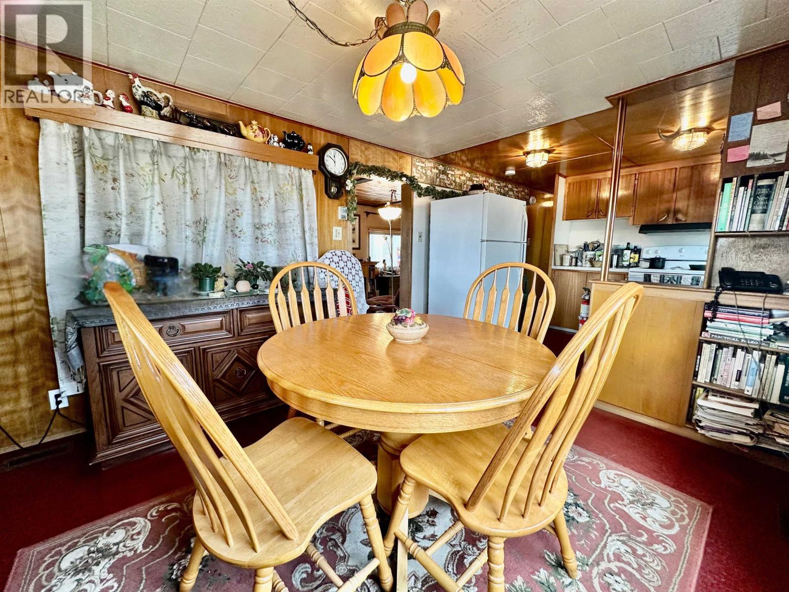 6808 Stokes Road, 100 Mile House, BC - Indoor Photo Showing Dining Room