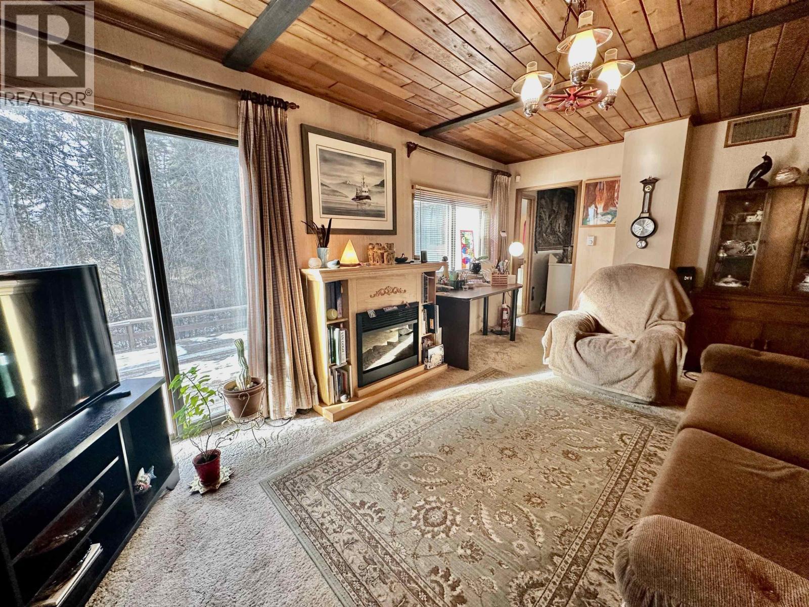 6808 Stokes Road, 100 Mile House, BC - Indoor Photo Showing Living Room With Fireplace