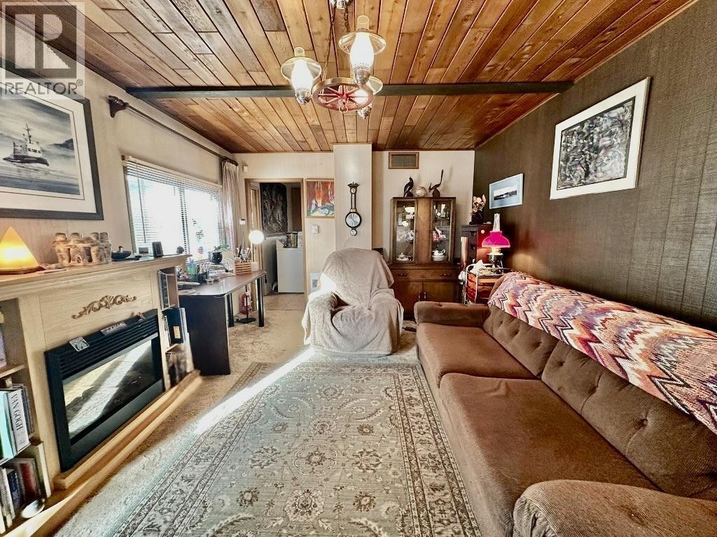 6808 Stokes Road, 100 Mile House, BC - Indoor