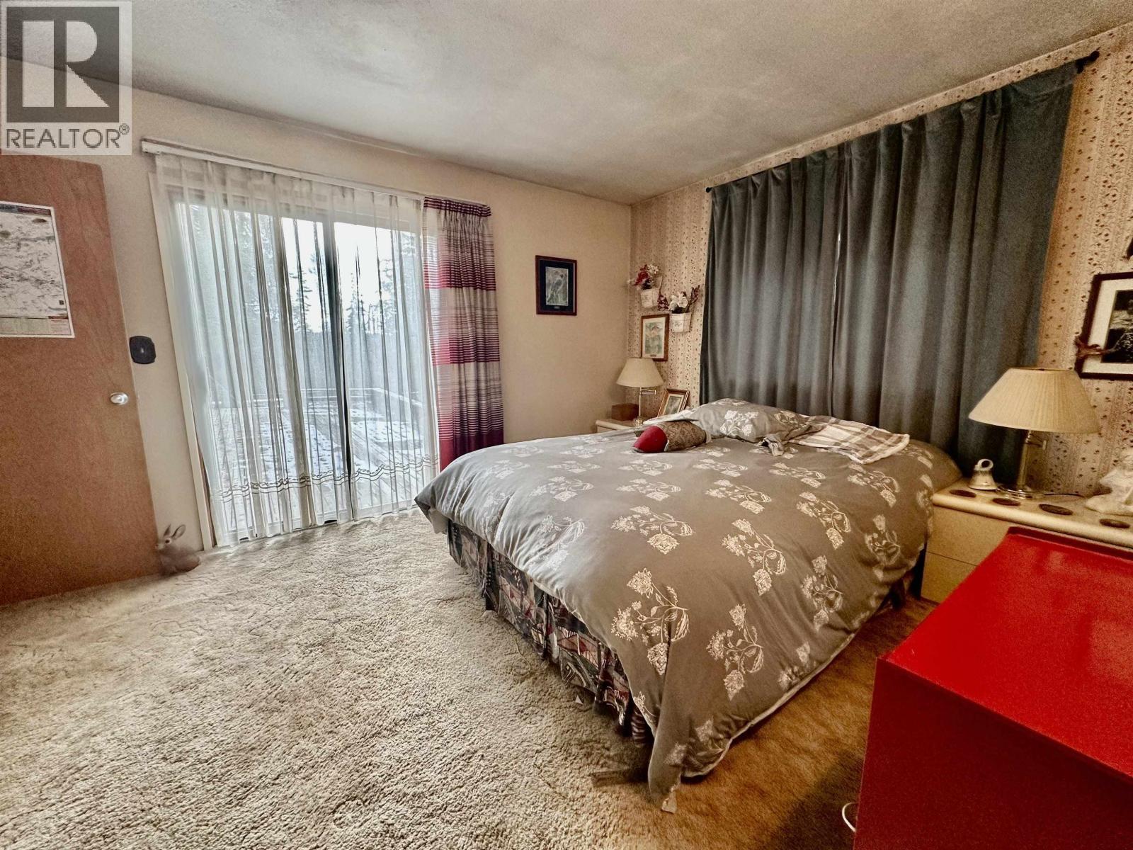 6808 Stokes Road, 100 Mile House, BC - Indoor Photo Showing Bedroom