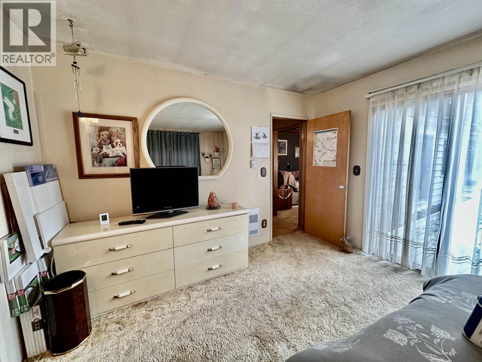 6808 Stokes Road, 100 Mile House, BC - Indoor