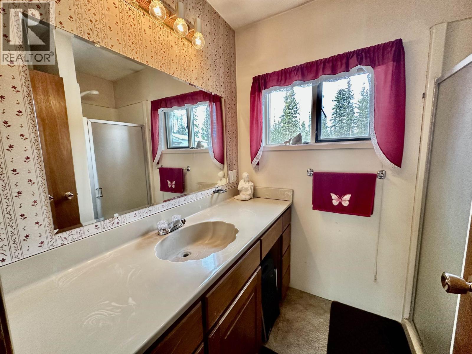 6808 Stokes Road, 100 Mile House, BC - Indoor Photo Showing Bathroom