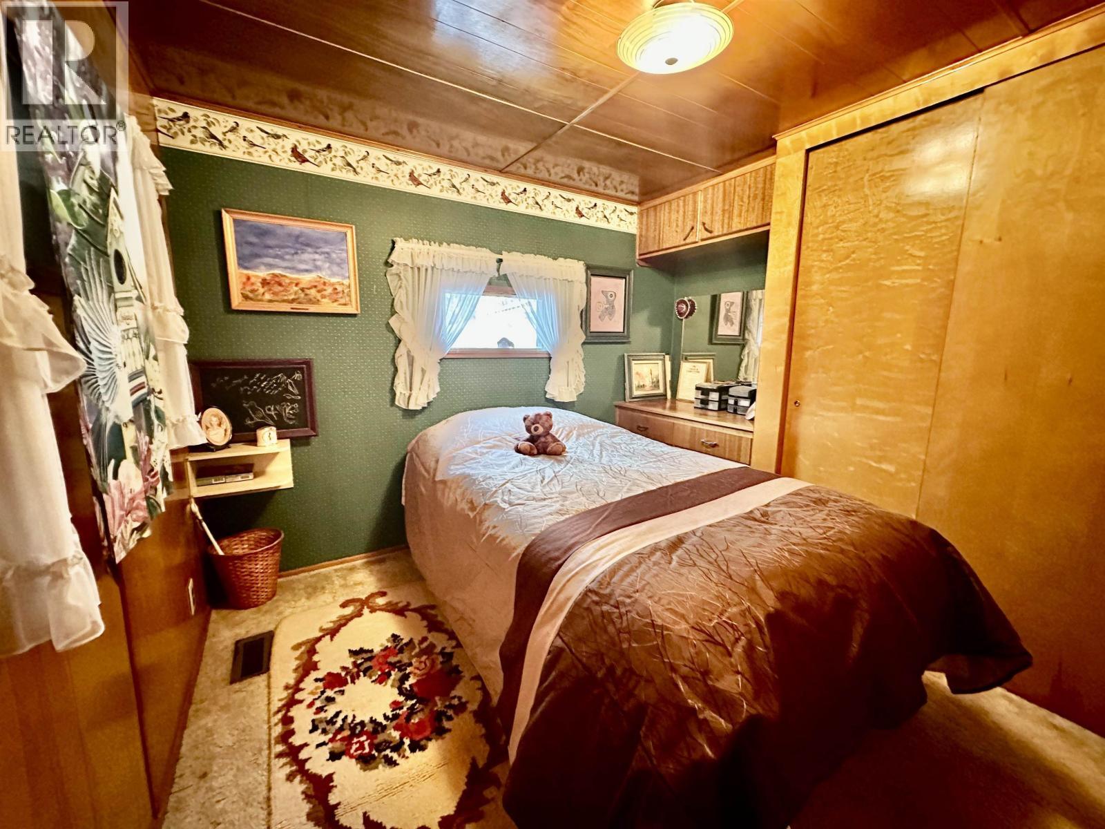 6808 Stokes Road, 100 Mile House, BC - Indoor Photo Showing Bedroom