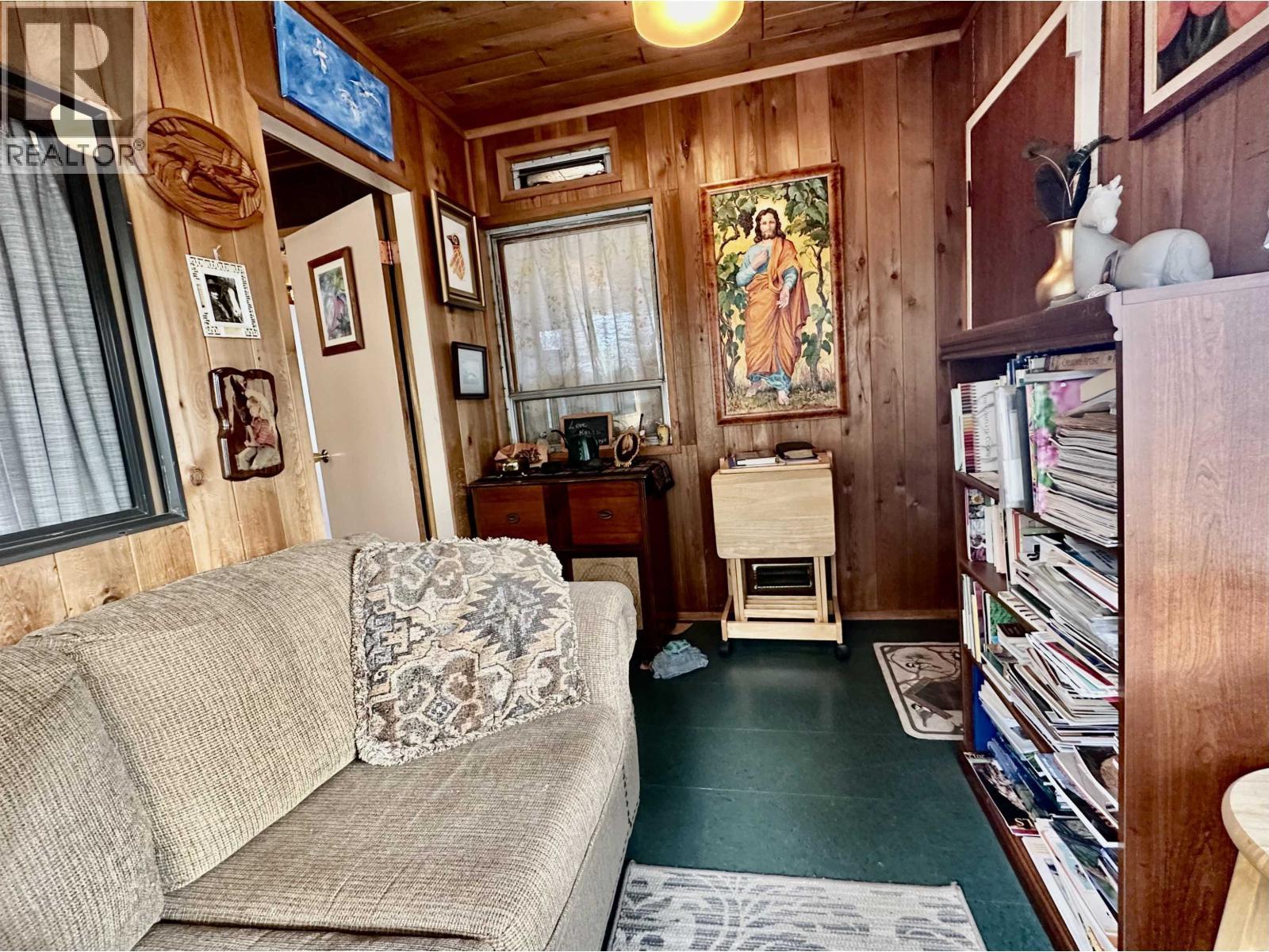 6808 Stokes Road, 100 Mile House, BC - Indoor