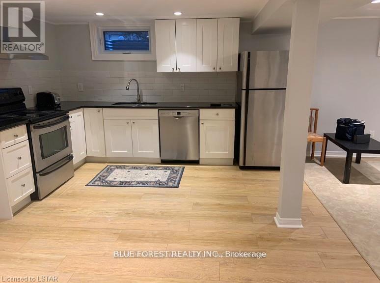 19 Constable Lower Street, London North (North I), ON - Indoor Photo Showing Kitchen With Stainless Steel Kitchen