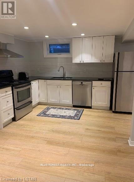 19 Constable Lower Street, London North (North I), ON - Indoor Photo Showing Kitchen With Stainless Steel Kitchen