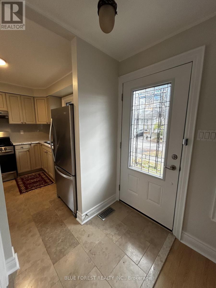 19 Constable Upper Street, London North (North I), ON - Indoor Photo Showing Kitchen