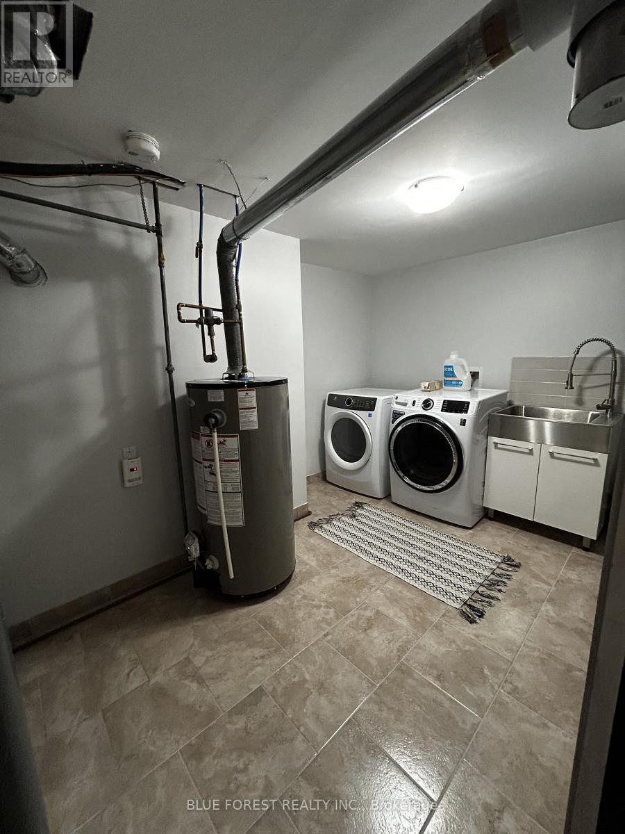 19 Constable Upper Street, London North (North I), ON - Indoor Photo Showing Laundry Room