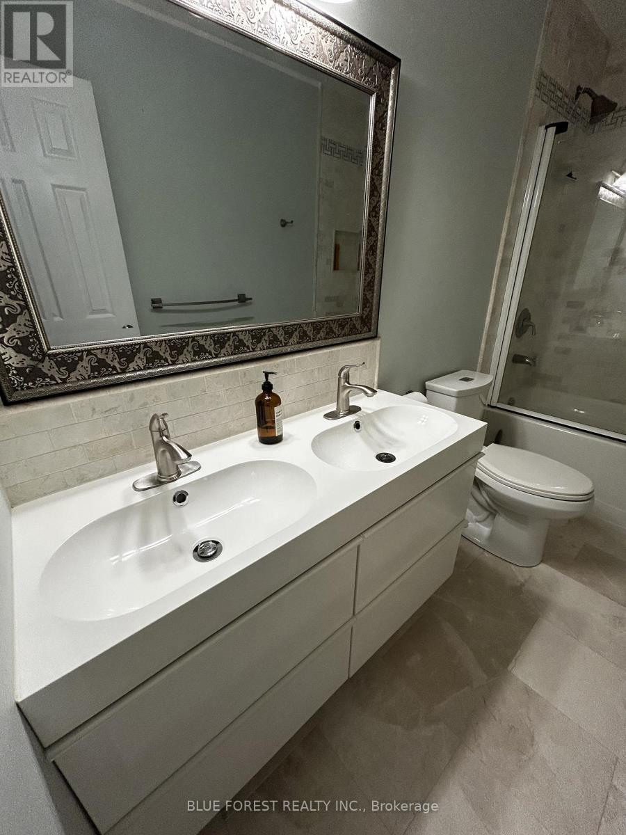 19 Constable Upper Street, London North (North I), ON - Indoor Photo Showing Bathroom