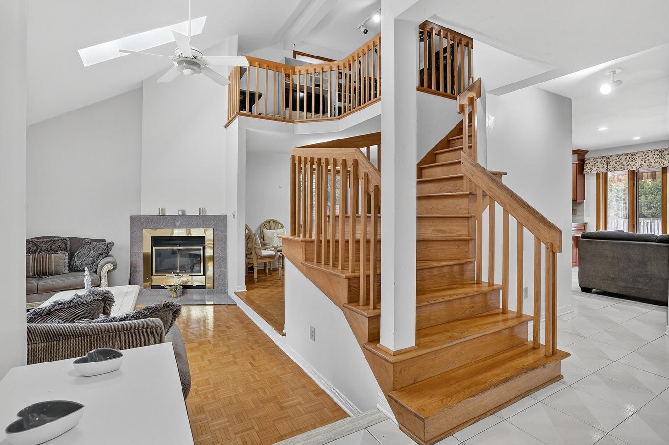 Vue d'ensemble - 560 Rue Maugue, Montréal (L'Île-Bizard/Sainte-Geneviève), QC - Indoor Photo Showing Other Room With Fireplace