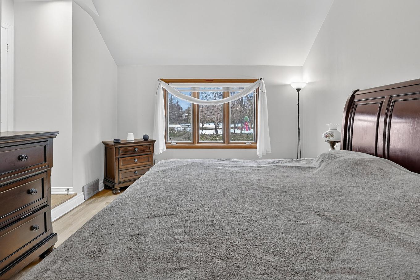 Chambre à coucher principale - 560 Rue Maugue, Montréal (L'Île-Bizard/Sainte-Geneviève), QC - Indoor Photo Showing Bedroom