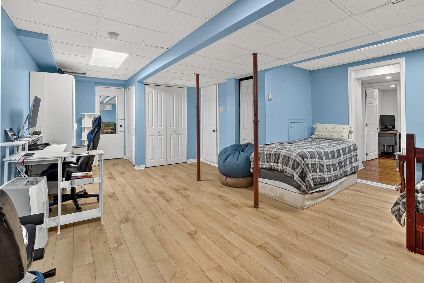 Salle de jeux - 560 Rue Maugue, Montréal (L'Île-Bizard/Sainte-Geneviève), QC - Indoor Photo Showing Other Room