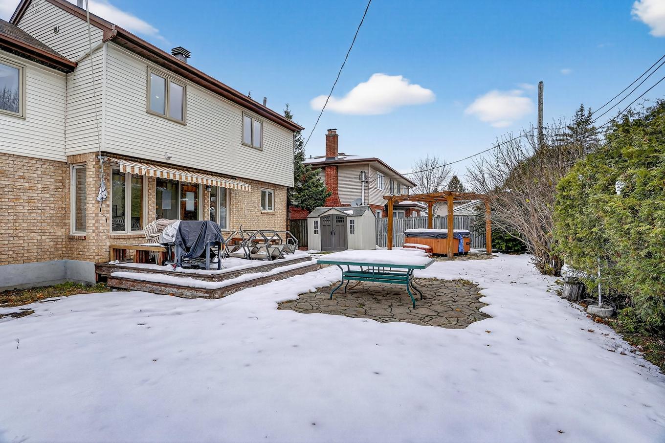 Face arrière - 560 Rue Maugue, Montréal (L'Île-Bizard/Sainte-Geneviève), QC - Outdoor