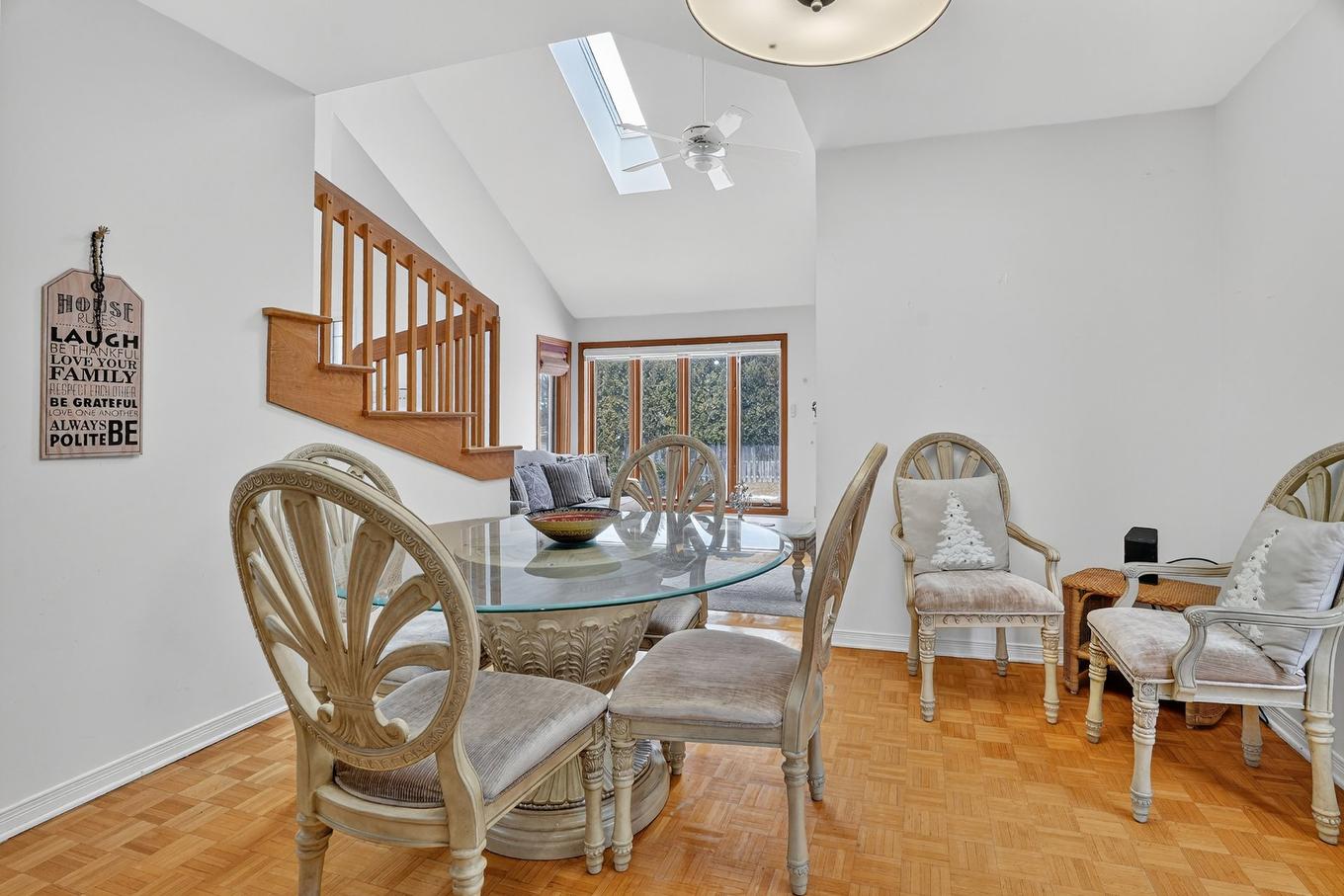 Salle à manger - 560 Rue Maugue, Montréal (L'Île-Bizard/Sainte-Geneviève), QC - Indoor Photo Showing Dining Room