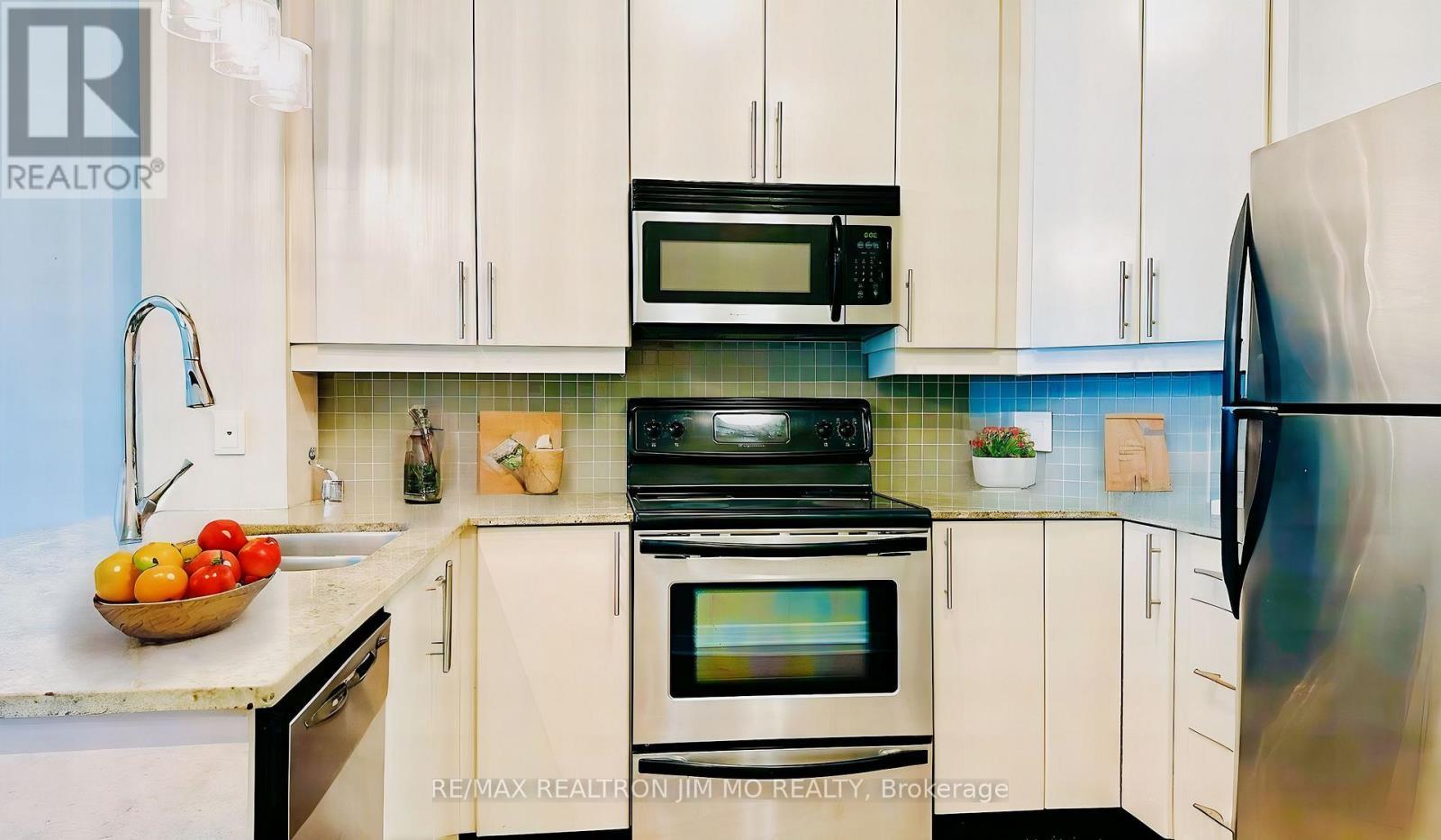 1704 - 18 Harbour Street, Toronto, ON - Indoor Photo Showing Kitchen With Upgraded Kitchen