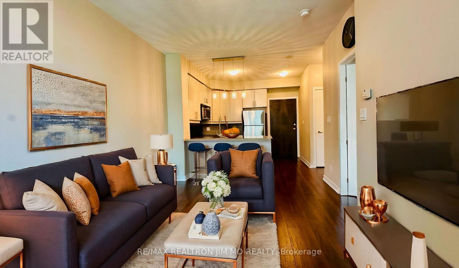 1704 - 18 Harbour Street, Toronto, ON - Indoor Photo Showing Living Room