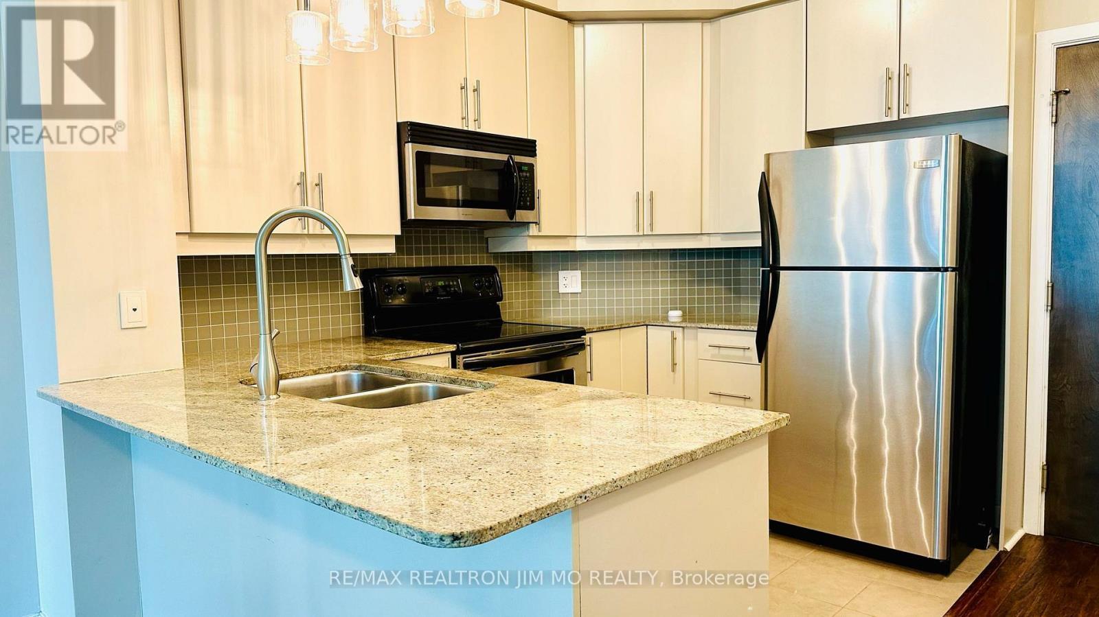 1704 - 18 Harbour Street, Toronto, ON - Indoor Photo Showing Kitchen With Double Sink With Upgraded Kitchen