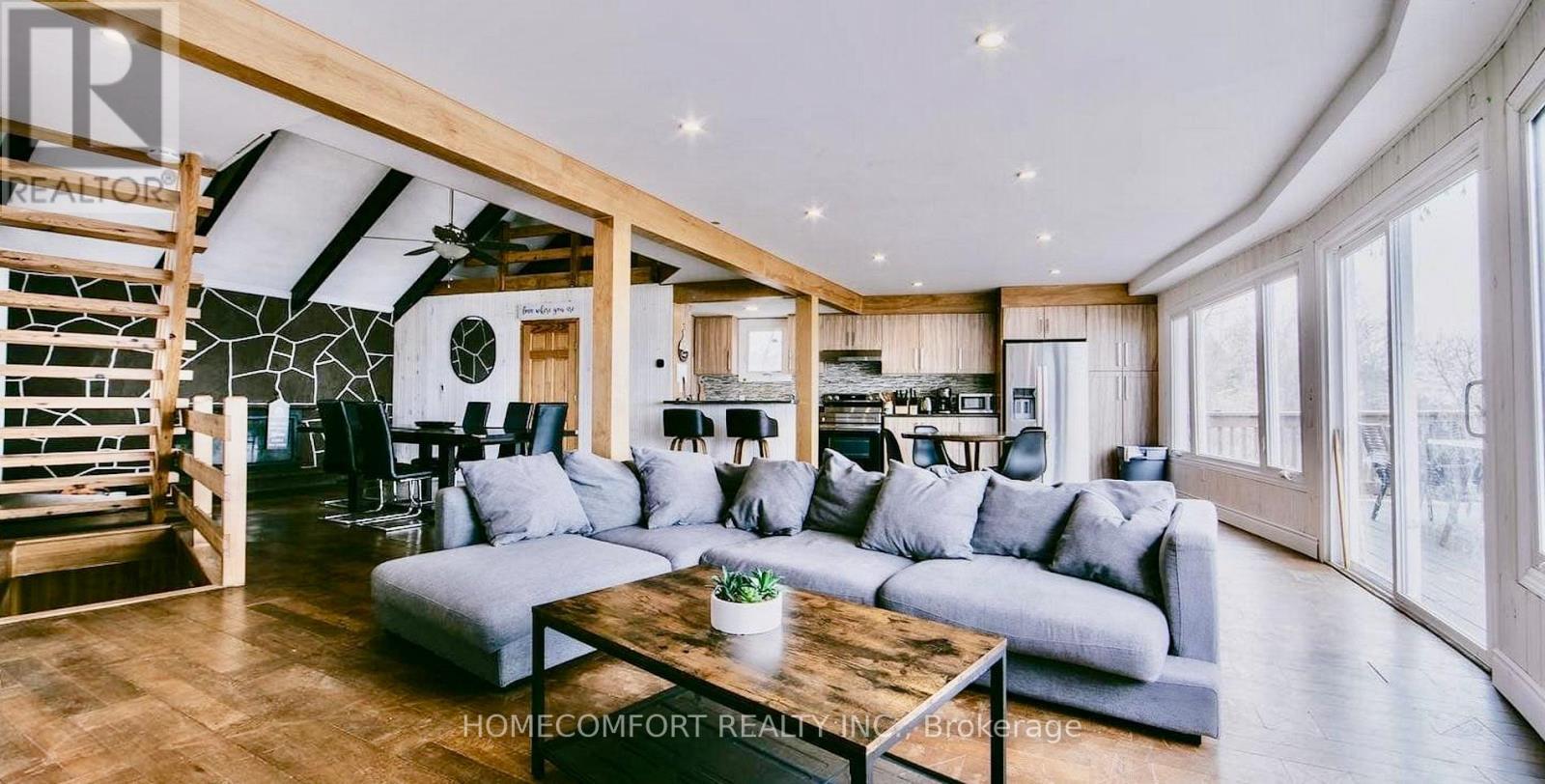 108 Morris Lane, Scugog, ON - Indoor Photo Showing Living Room