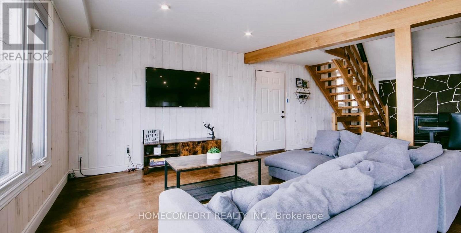 108 Morris Lane, Scugog, ON - Indoor Photo Showing Living Room