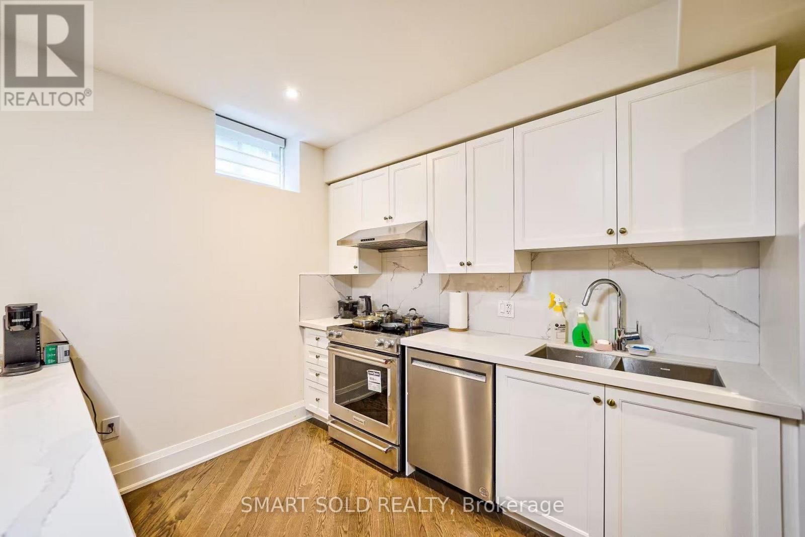 Rma Bsm - 133 Hillsview Drive, Richmond Hill, ON - Indoor Photo Showing Kitchen
