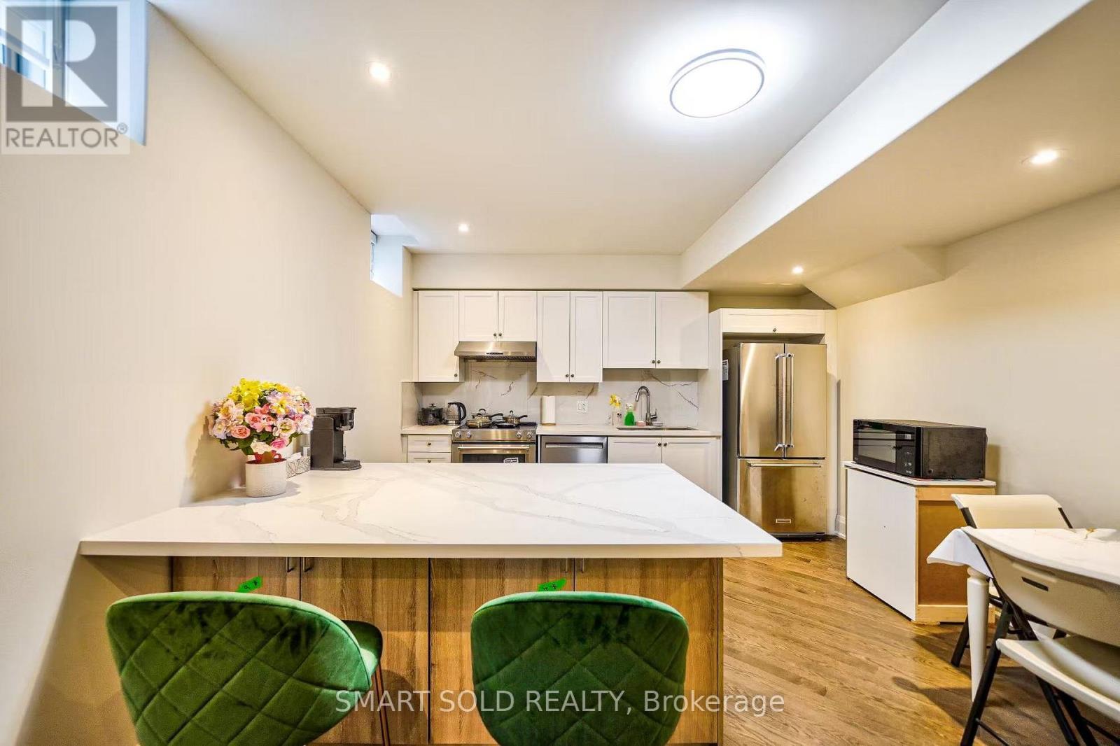 Rma Bsm - 133 Hillsview Drive, Richmond Hill, ON - Indoor Photo Showing Kitchen