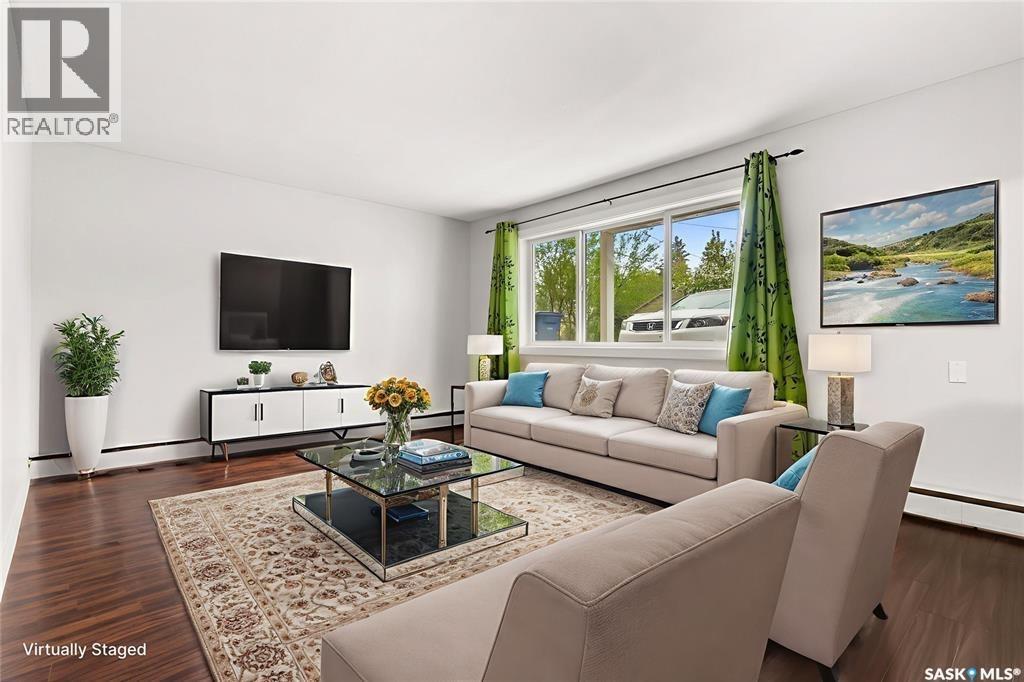 4 230 Broadway Avenue E, Regina, SK - Indoor Photo Showing Living Room