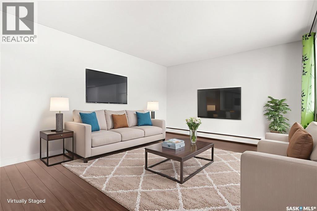 4 230 Broadway Avenue E, Regina, SK - Indoor Photo Showing Living Room