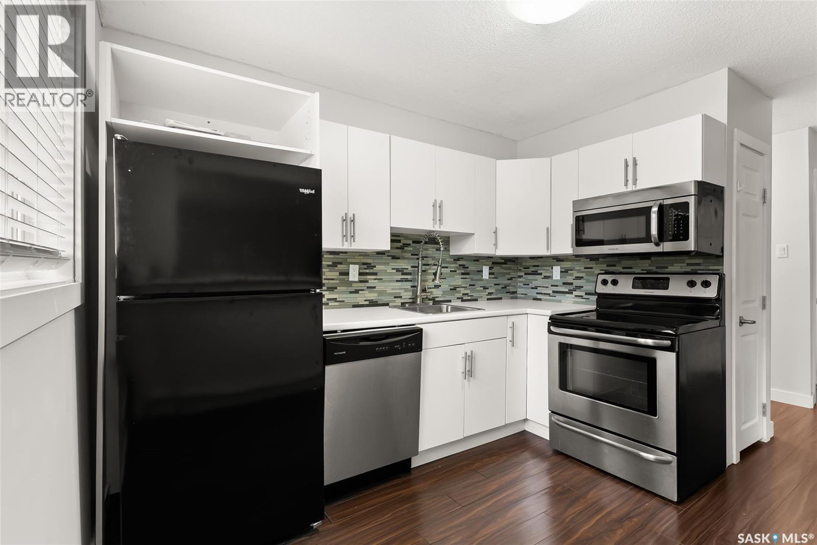 4 230 Broadway Avenue E, Regina, SK - Indoor Photo Showing Kitchen With Upgraded Kitchen